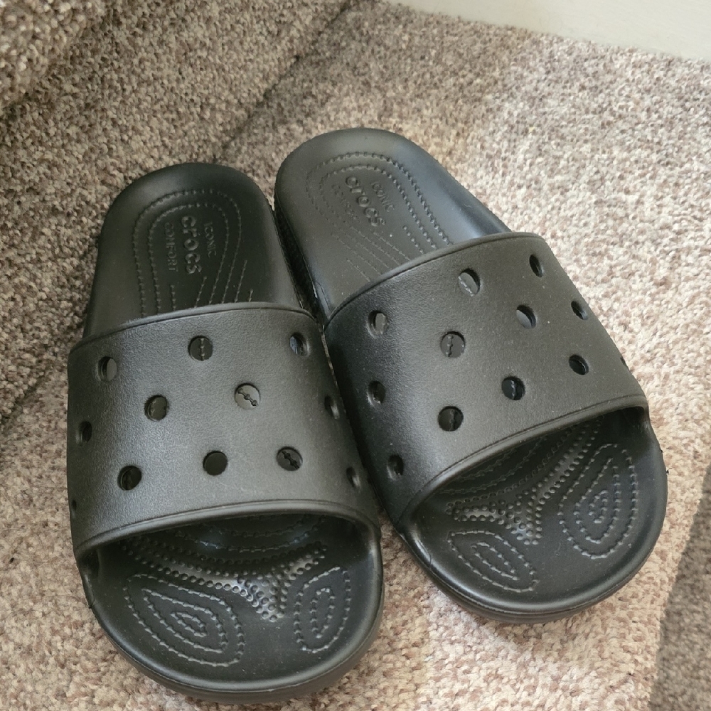 CROCS Black Classic Slides